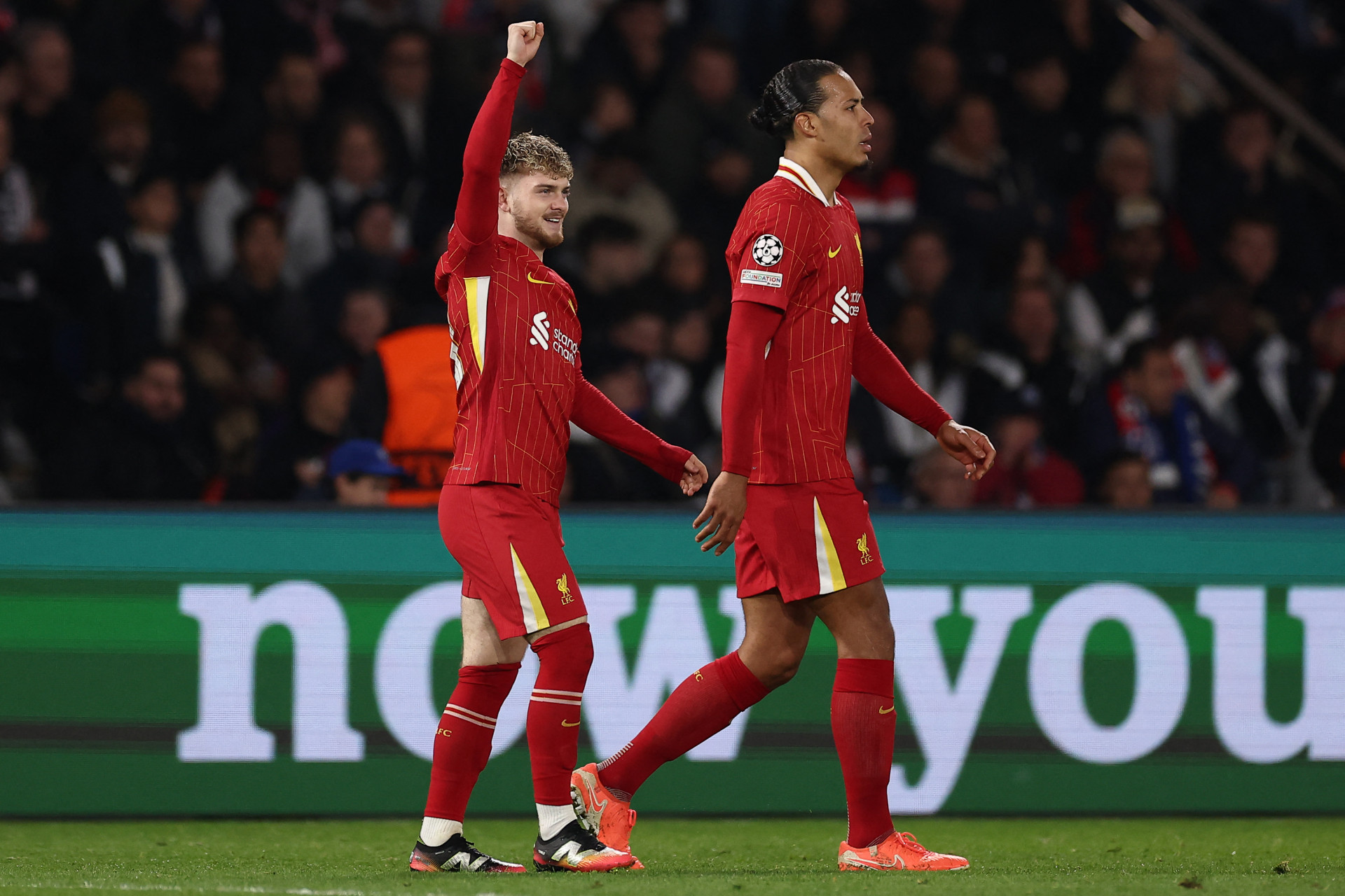 Harvey Elliott, &agrave; esquerda, comemora gol do Liverpool - Franck Fife / AFP