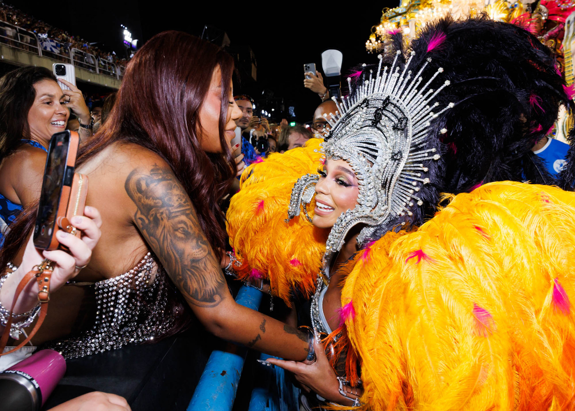 Brunna Gonçalves recebeu um carinho de Ludmilla durante desfile - Manuela Scarpa/Brazil News