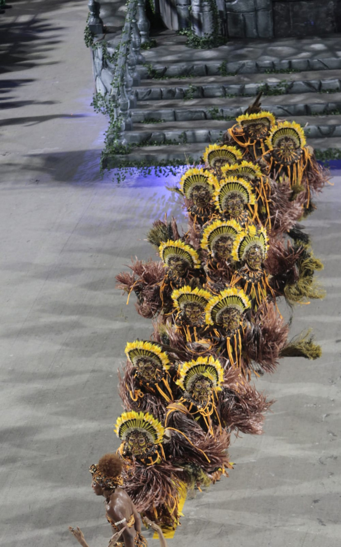 Paraíso do Tuiuti contou a história da primeira trans documentada do Brasil em desfile na Sapucaí