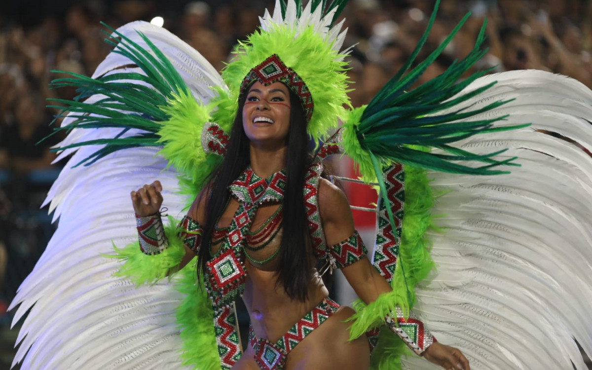 Isabelle Nogueira no desfile da Grande Rio 2025 