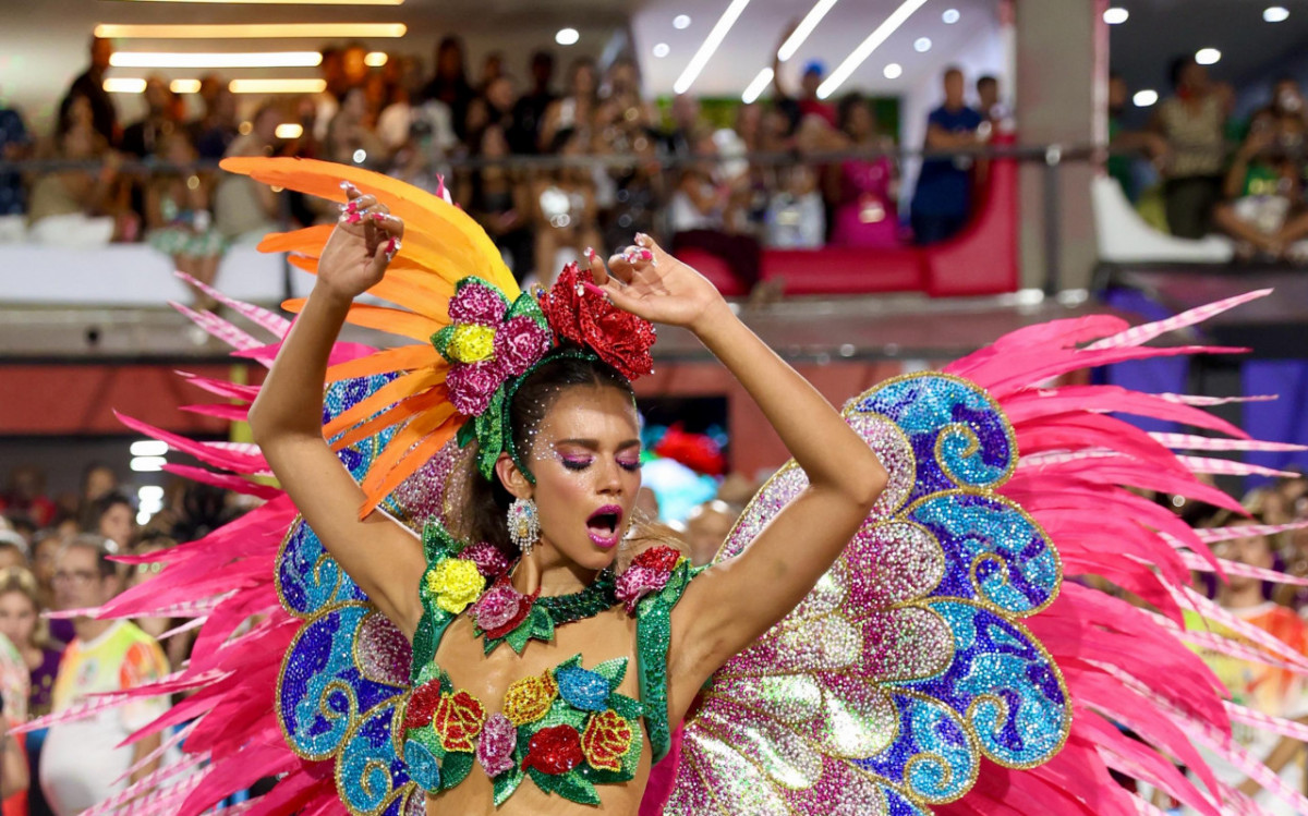 Alane Dias no desfile da Grande Rio 2025