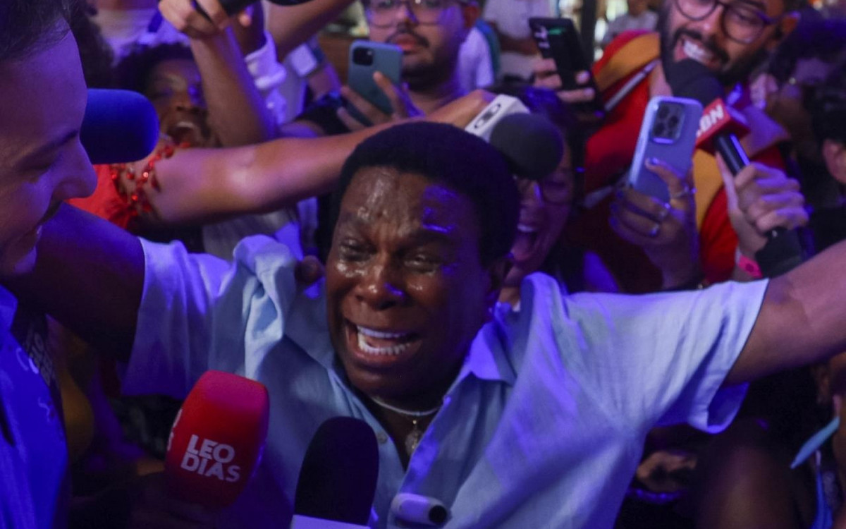 Neguinho vibra com mais uma vitória da Beija-Flor de Nilópolis