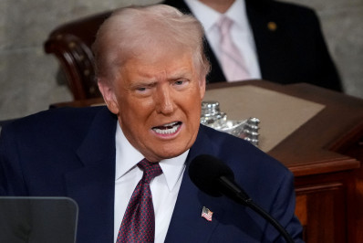 Trump ameaça impor tarifas a países que não apoiam seu plano para a Groenlândia