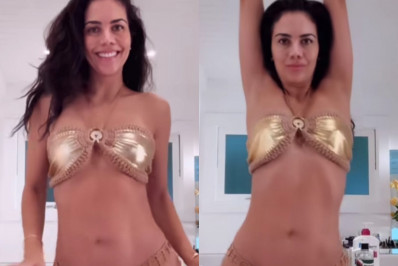 Daniela Albuquerque samba no banheiro de casa: 'A folia é aqui mesmo'