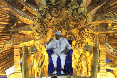 Portela empolga Sapucaí com enredo emocionante em homenagem a Milton Nascimento