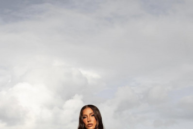 Bianca Andrade mostra as curvas em ensaio fotográfico na praia