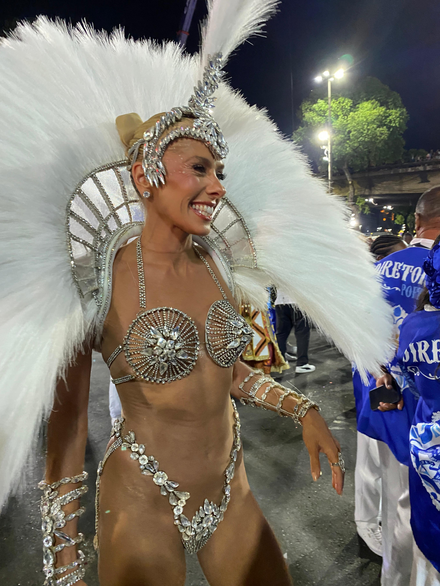 Adriana Galisteu é a musa da Portela