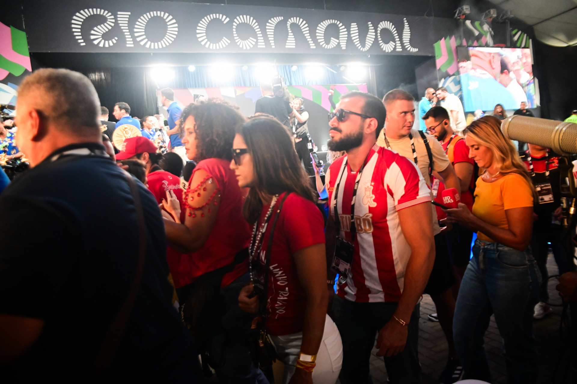 Marcelinho Calil e Marcella Alves são vistos indo embora juntos após apuração do Carnaval - Leo Franco e Marcelo Sá Barreto / AgNews
