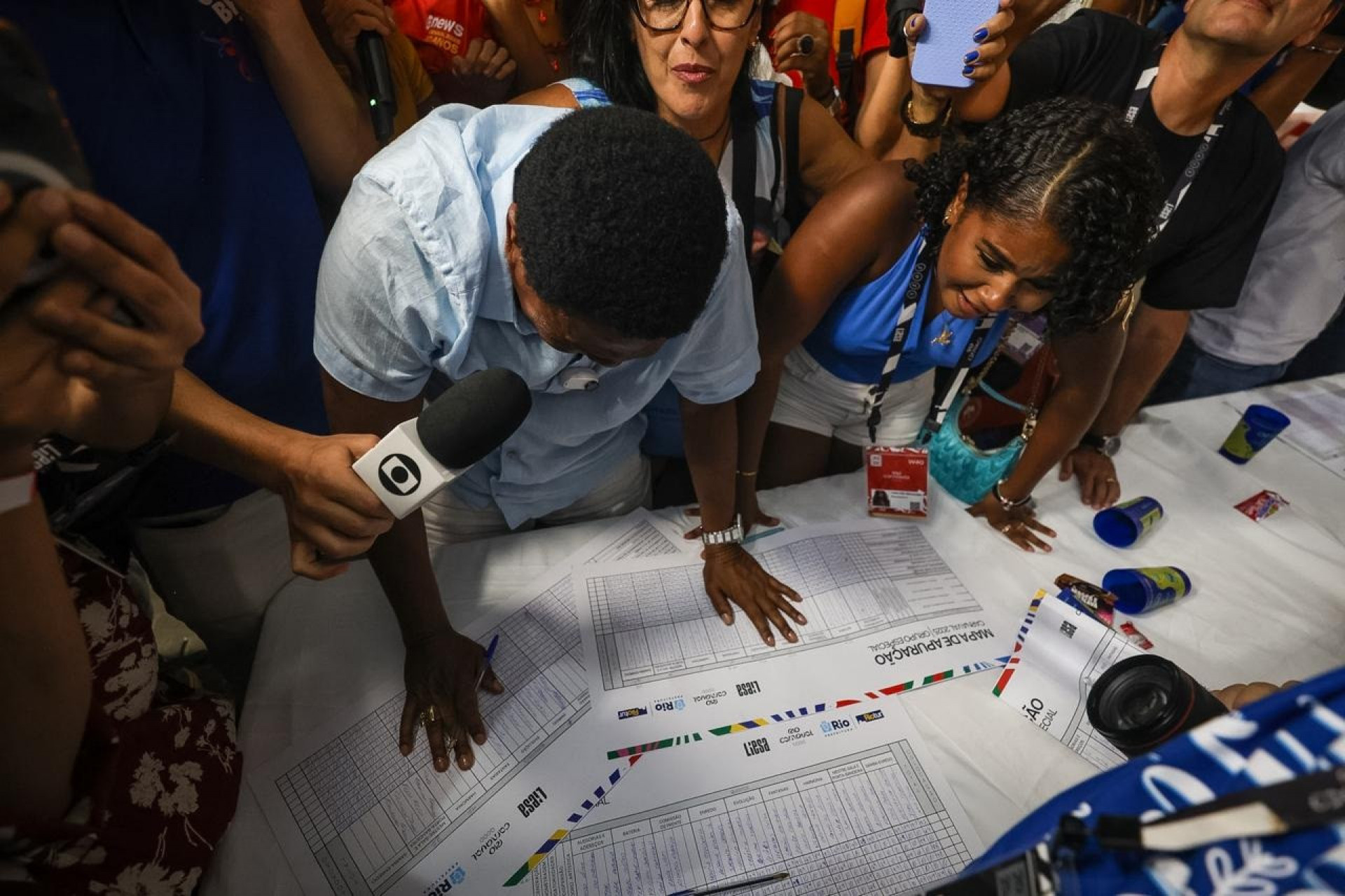 Neguinho acompanha a apuração das notas na Cidade do Samba - Renan Areias/ Agência O Dia