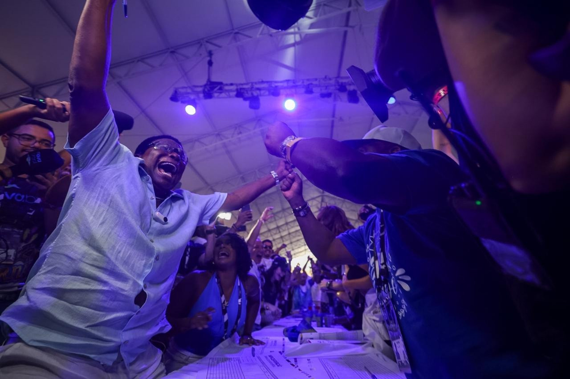 Neguinho vibra com a última nota 10 da Beija-Flor nesta quarta (5) - Renan Areias/ Agência O Dia