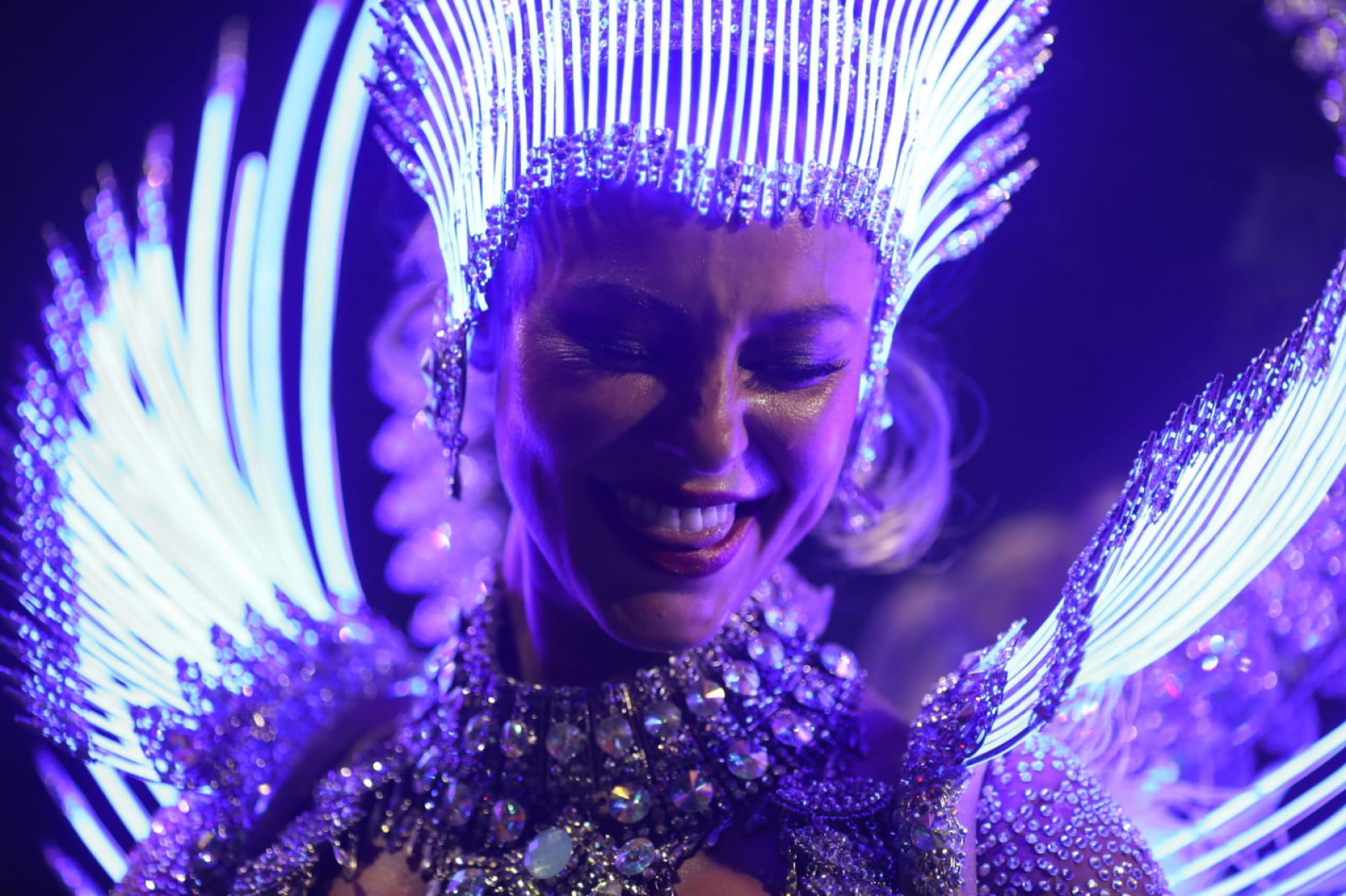 Paolla Oliveira levou o público ao delírio ao acender a fantasia de 'Lua Encantada' - Pedro Teixeira / Agência O Dia