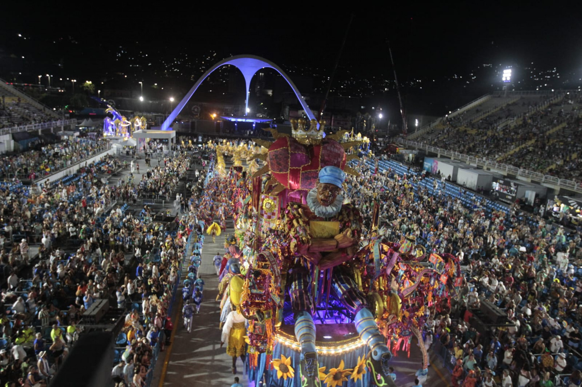 Portela desfilou na Sapucaí com homenagens ao cantor Milton Nascimento - Reginaldo Pimenta / Agência O Dia