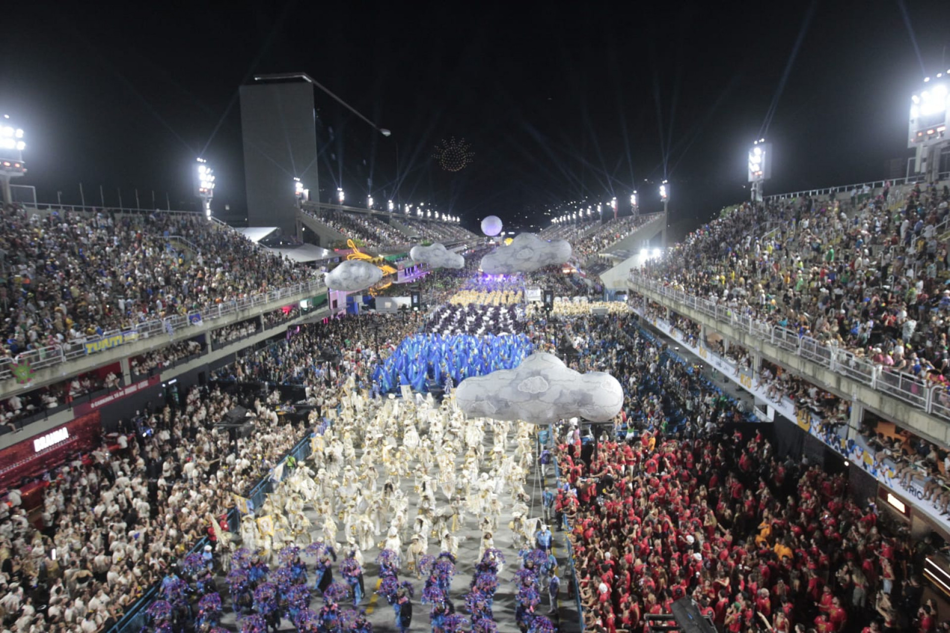 Portela desfilou na Sapucaí com homenagens ao cantor Milton Nascimento - Reginaldo Pimenta / Agência O Dia