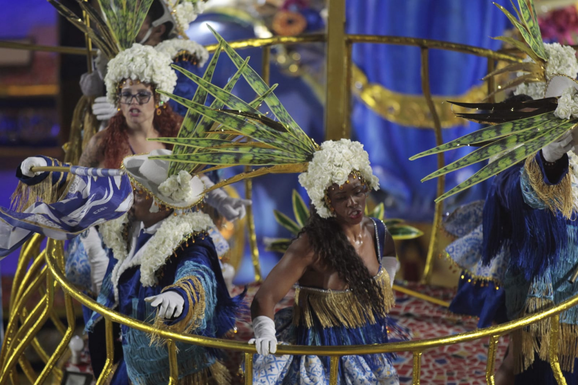 Portela desfilou na Sapucaí com homenagens ao cantor Milton Nascimento - Reginaldo Pimenta / Agência O Dia