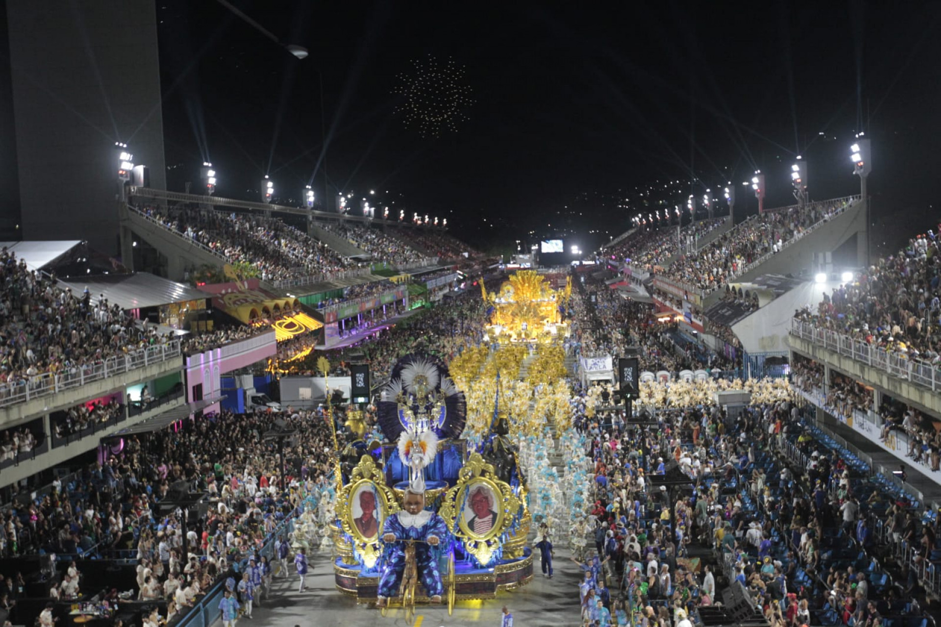 Portela desfilou na Sapucaí com homenagens ao cantor Milton Nascimento - Reginaldo Pimenta / Agência O Dia