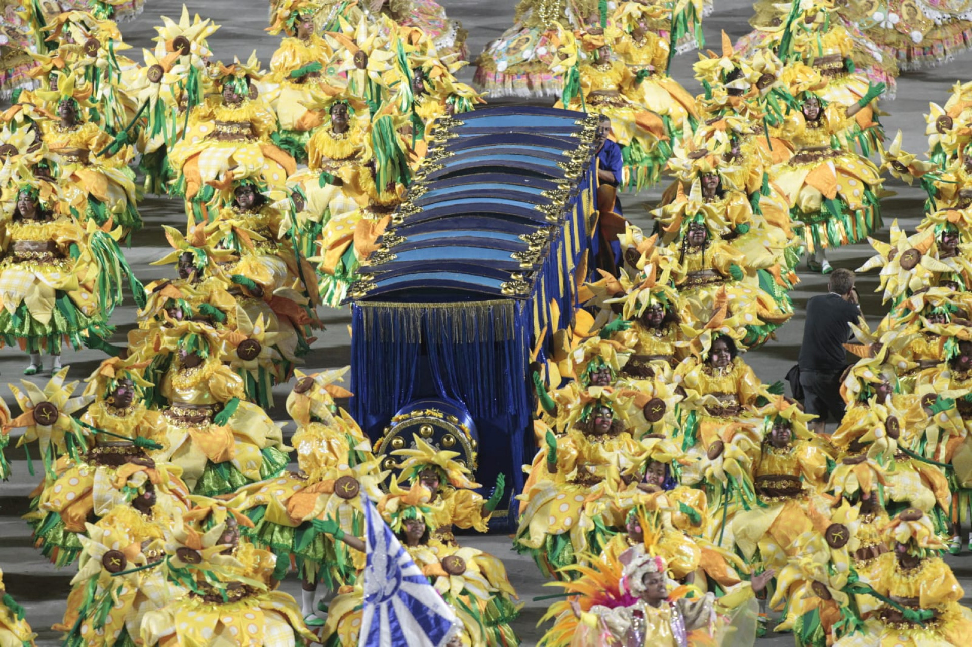 Portela desfilou na Sapucaí com homenagens ao cantor Milton Nascimento - Reginaldo Pimenta / Agência O Dia