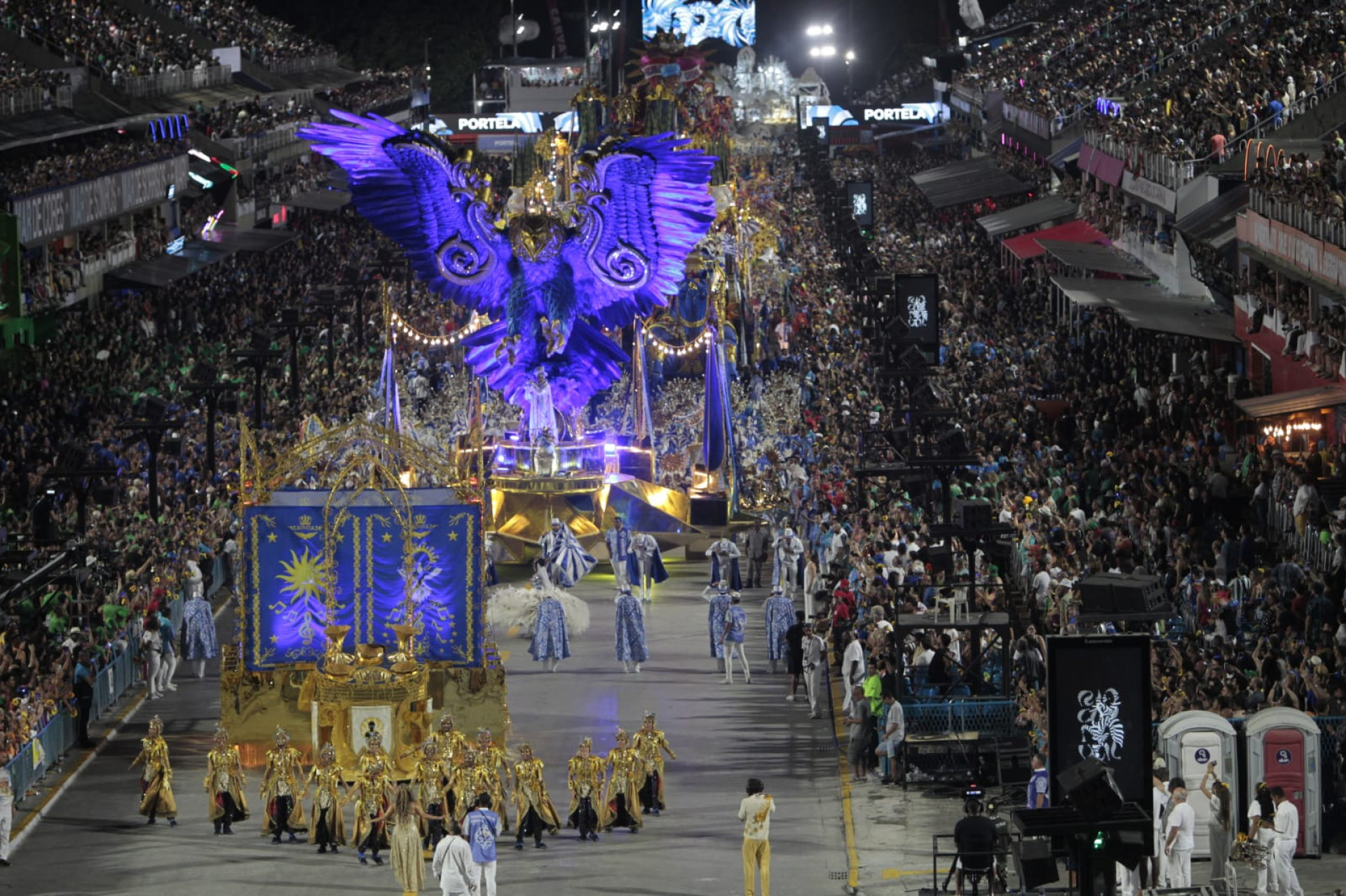 Portela desfilou na Sapucaí com homenagens ao cantor Milton Nascimento - Reginaldo Pimenta / Agência O Dia