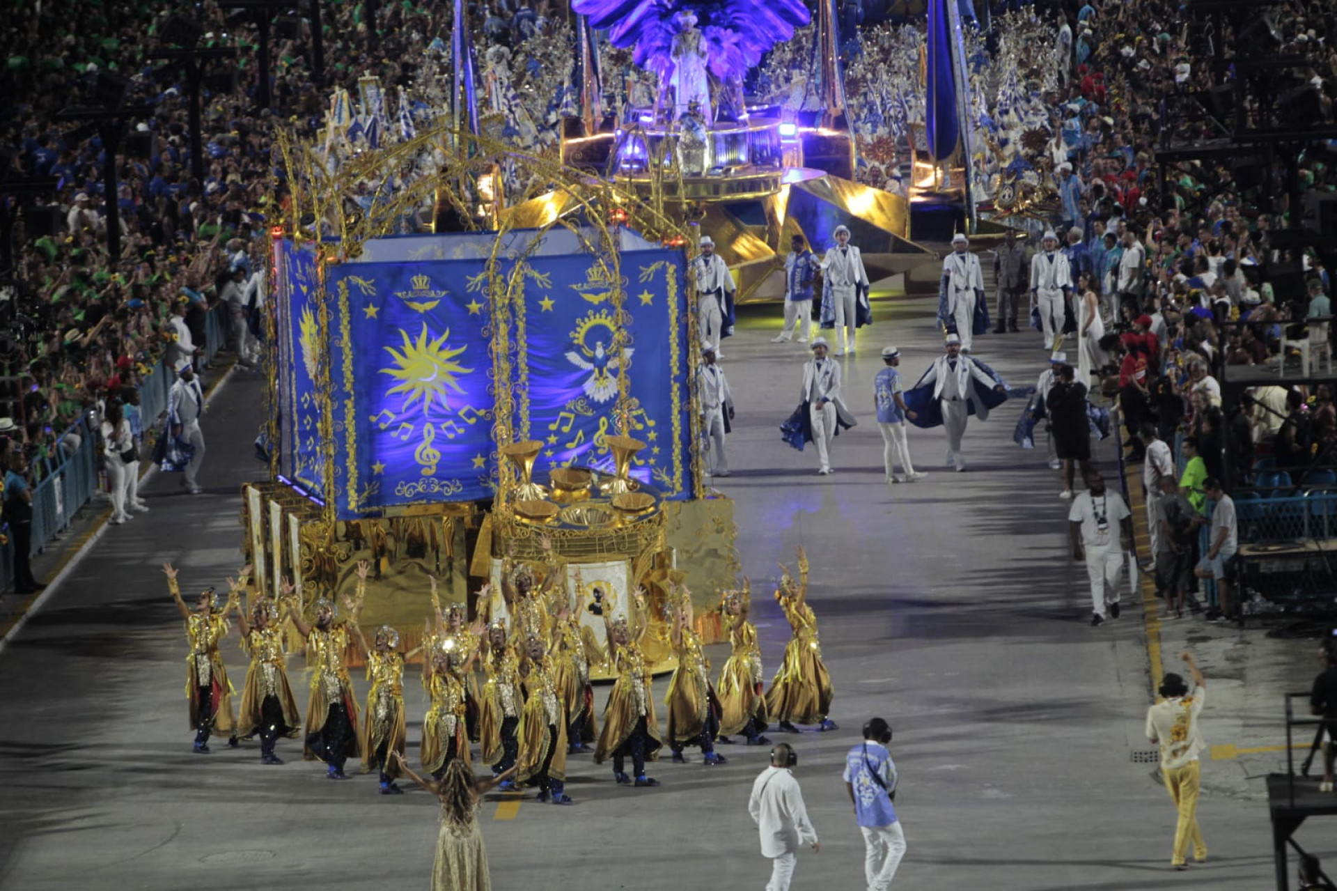 Portela desfilou na Sapucaí com homenagens ao cantor Milton Nascimento - Reginaldo Pimenta / Agência O Dia