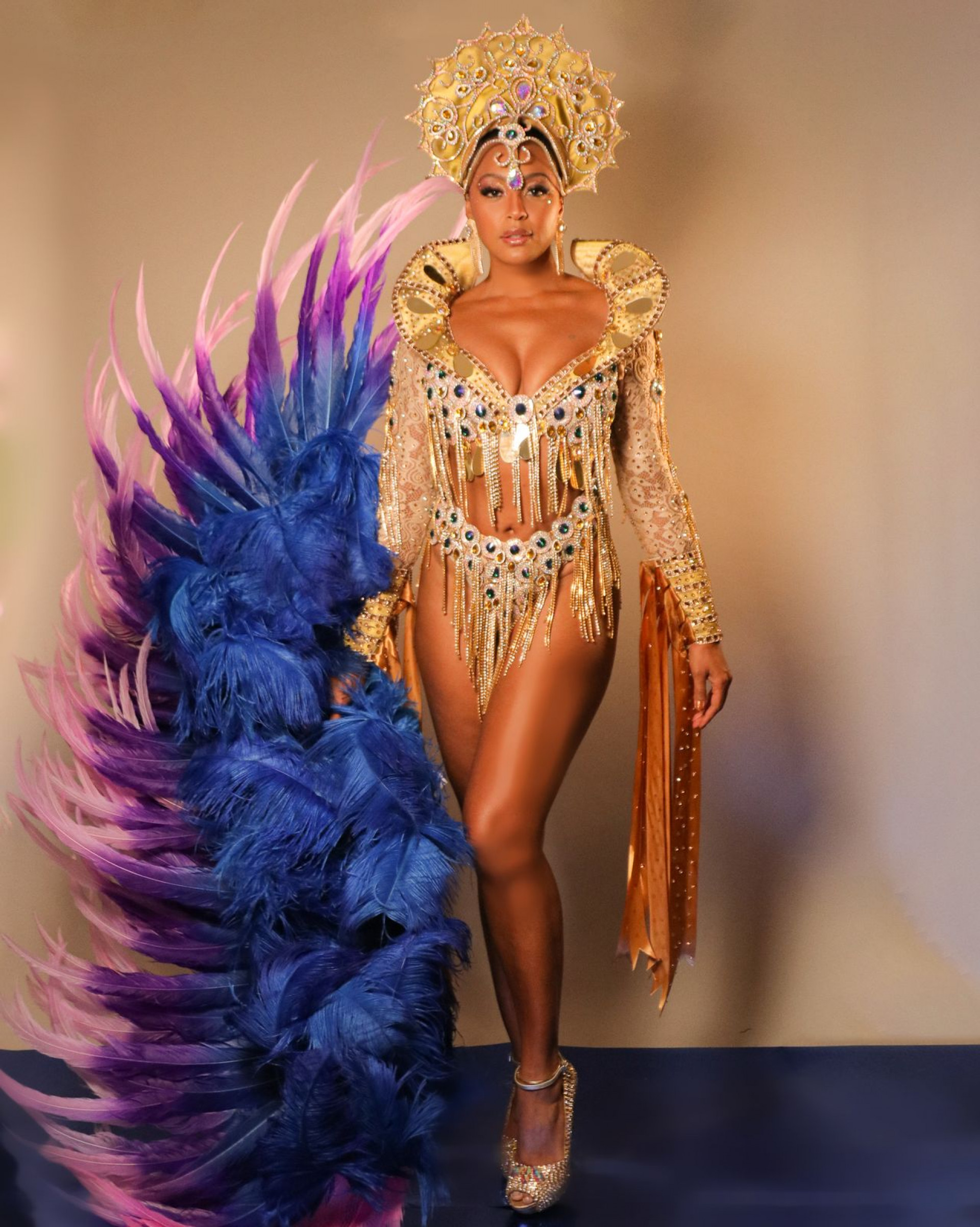 Sheron Menezzes é musa da Portela  - Divulgação 