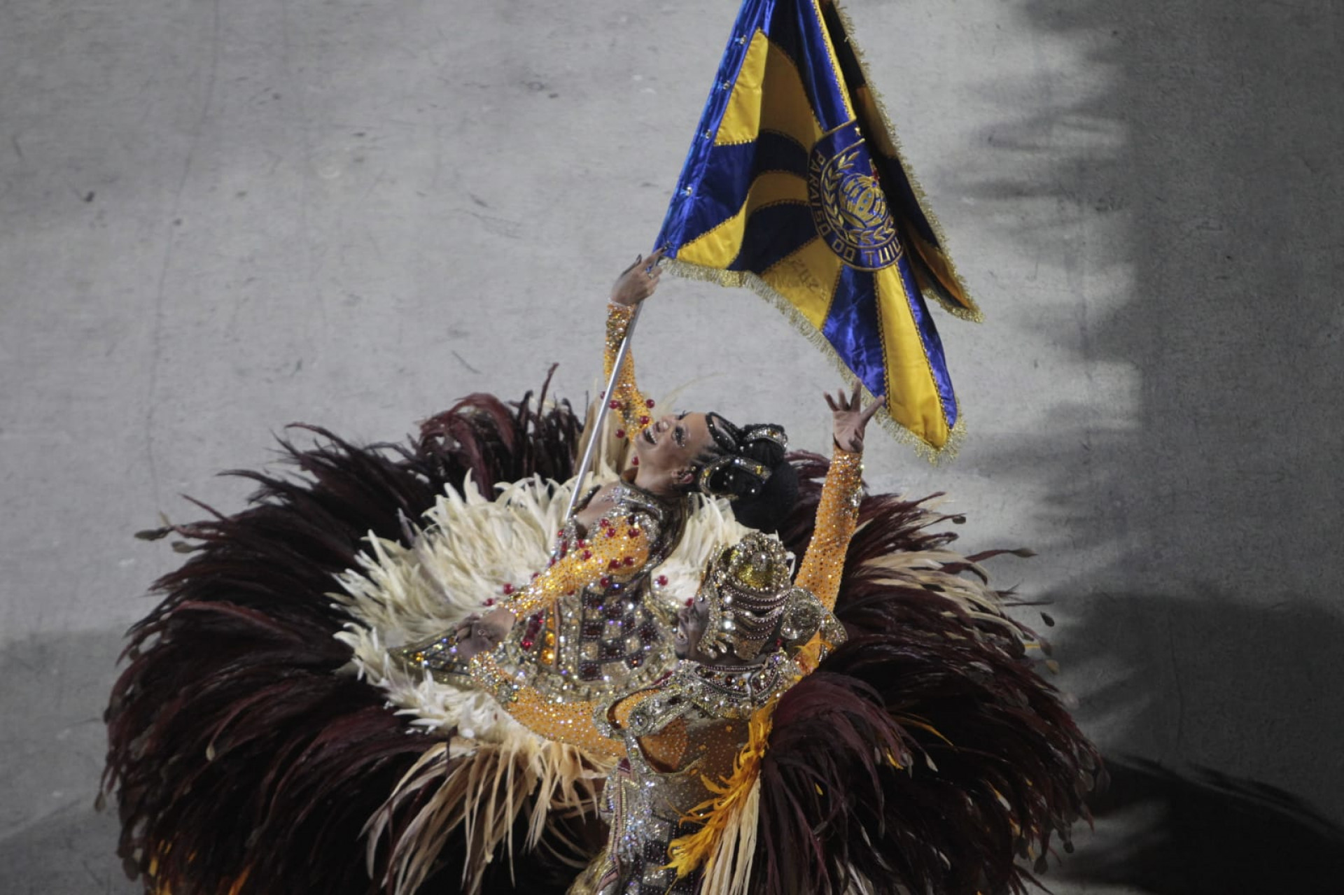 Para&iacute;so do Tuiuti contou a hist&oacute;ria da primeira travesti documentada do Brasil em desfile na Sapuca&iacute; - Reginaldo Pimenta / Ag&ecirc;ncia O Dia