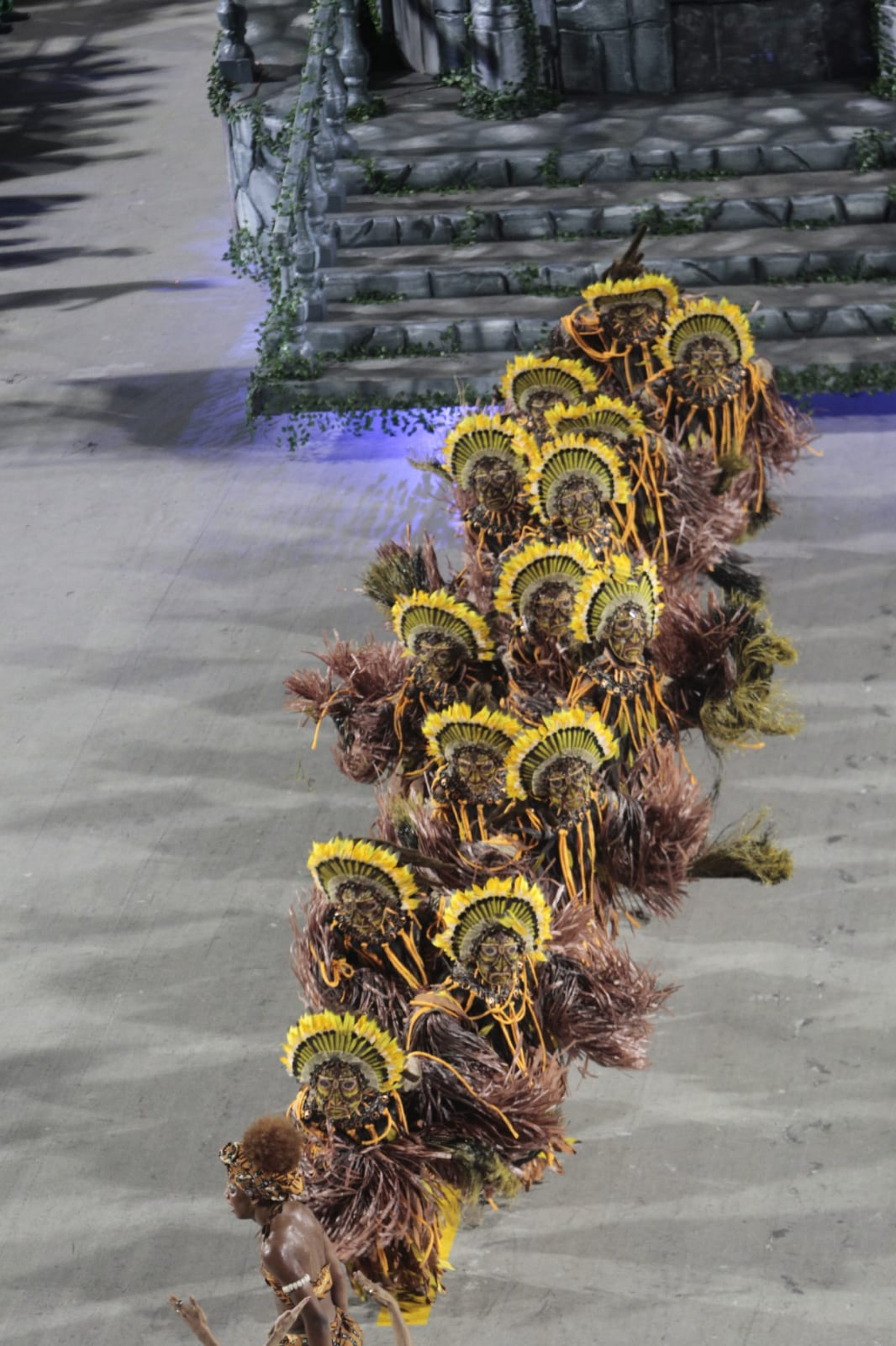 Para&iacute;so do Tuiuti contou a hist&oacute;ria da primeira travesti documentada do Brasil em desfile na Sapuca&iacute; - Reginaldo Pimenta / Ag&ecirc;ncia O Dia