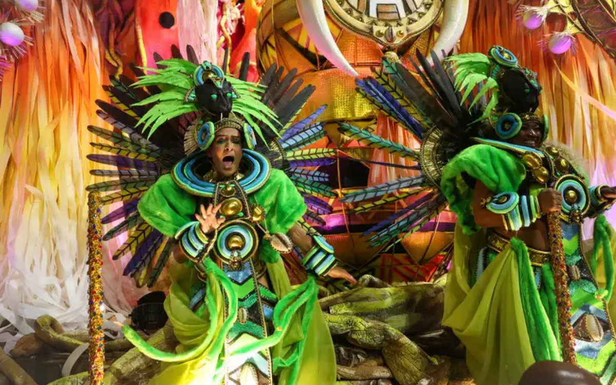 O Carnaval do Rio é uma indústria poderosa que gera empregos e movimenta a economia do estado