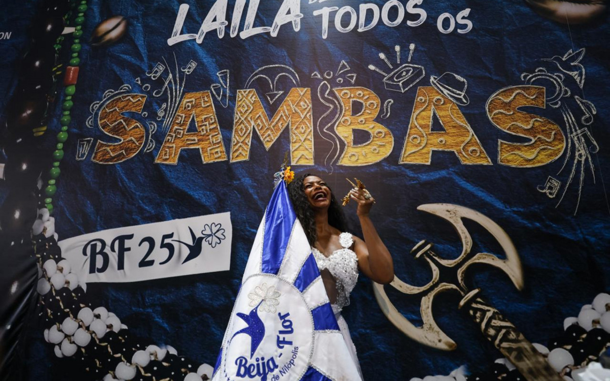 Selminha Sorriso comemorando t&iacute;tulo da Beija-Flor