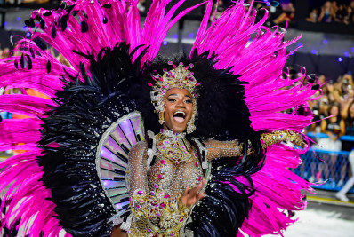 Grávida, rainha de bateria da Beija-Flor celebra título: 'Meu coração é campeão em dose dupla'