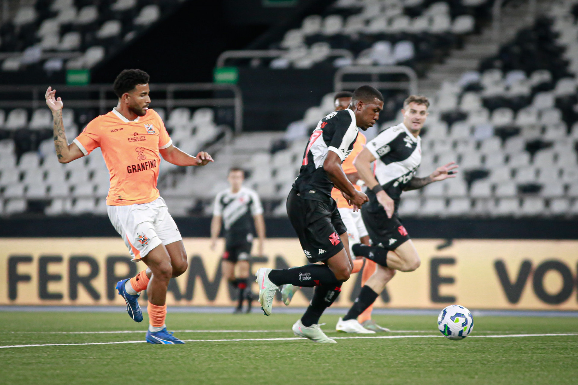 Finalização de Rayan para abrir o placar para o Vasco - Matheus Lima/Vasco