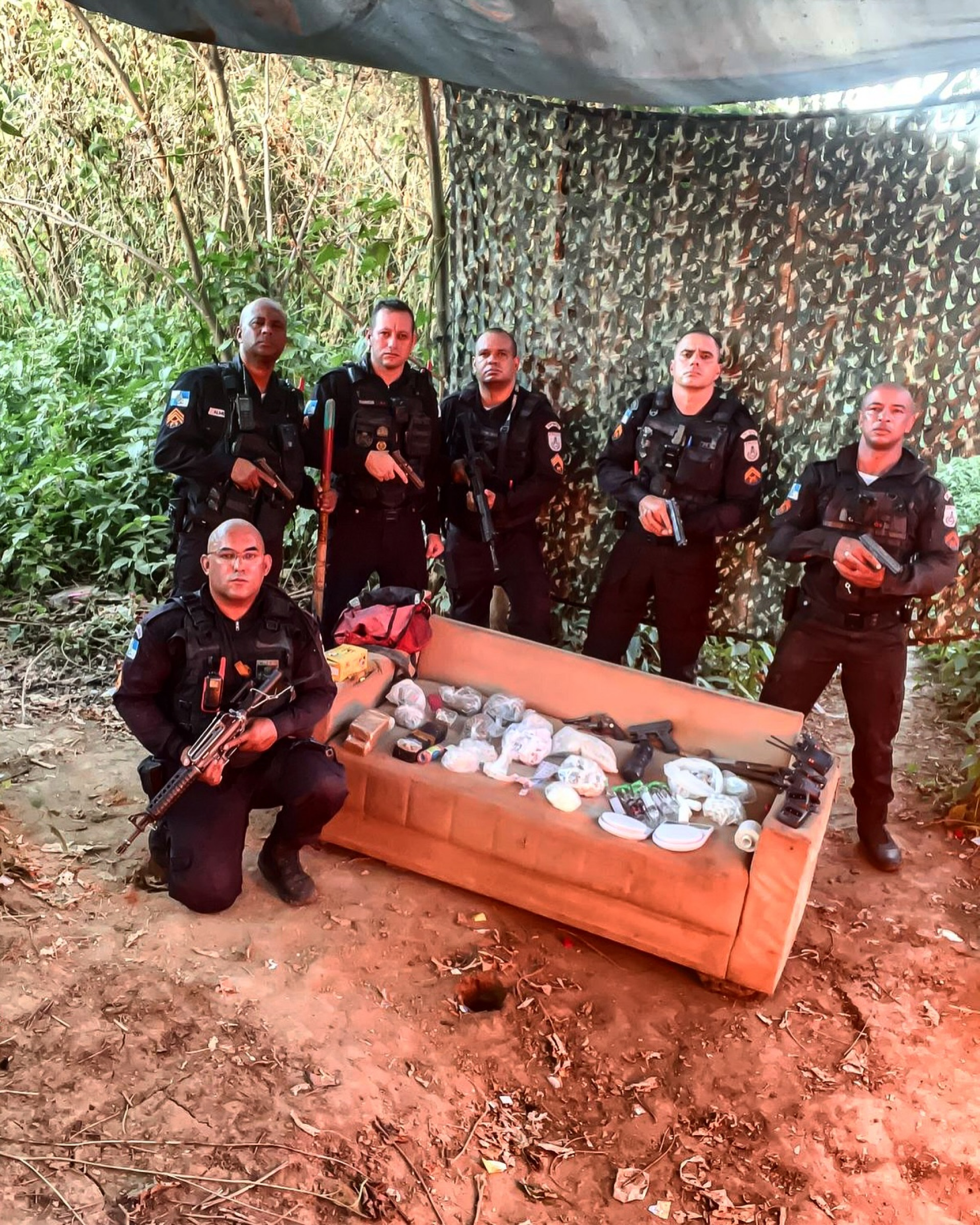 Material apreendido por policiais do 38º BPM