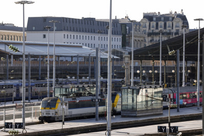 Descoberta de bomba da II Guerra Mundial paralisa maior estação de trens de Paris
