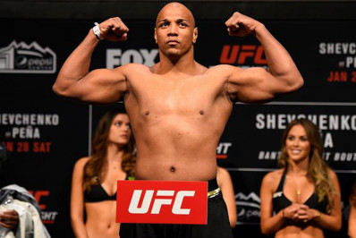 Lutador brasileiro do UFC é suspenso por um ano após testar positivo em antidoping