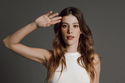 Caroline Dallarosa aborda dilemas e amor em estreia como escritora