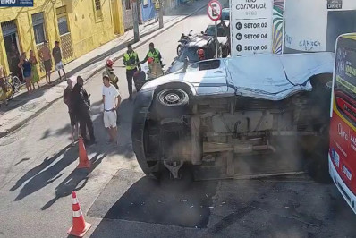 Ônibus da linha 133 se envolve em acidente com veículo utilitário na região Central