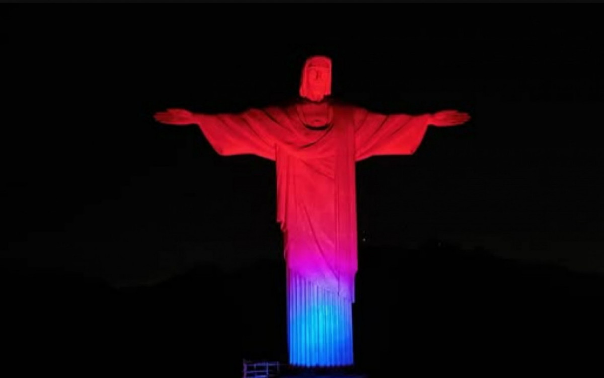Cristo Redentor será iluminado nas cores azul e vermelho, como ocorre desde 2012 para marcar o Dia Mundial do Rim