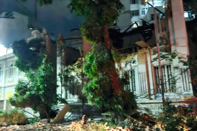 Parte de casarão desaba no Centro do Rio; veja vídeo