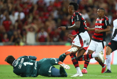 Flamengo vence o Vasco e vai à final do Carioca pela sétima vez seguida