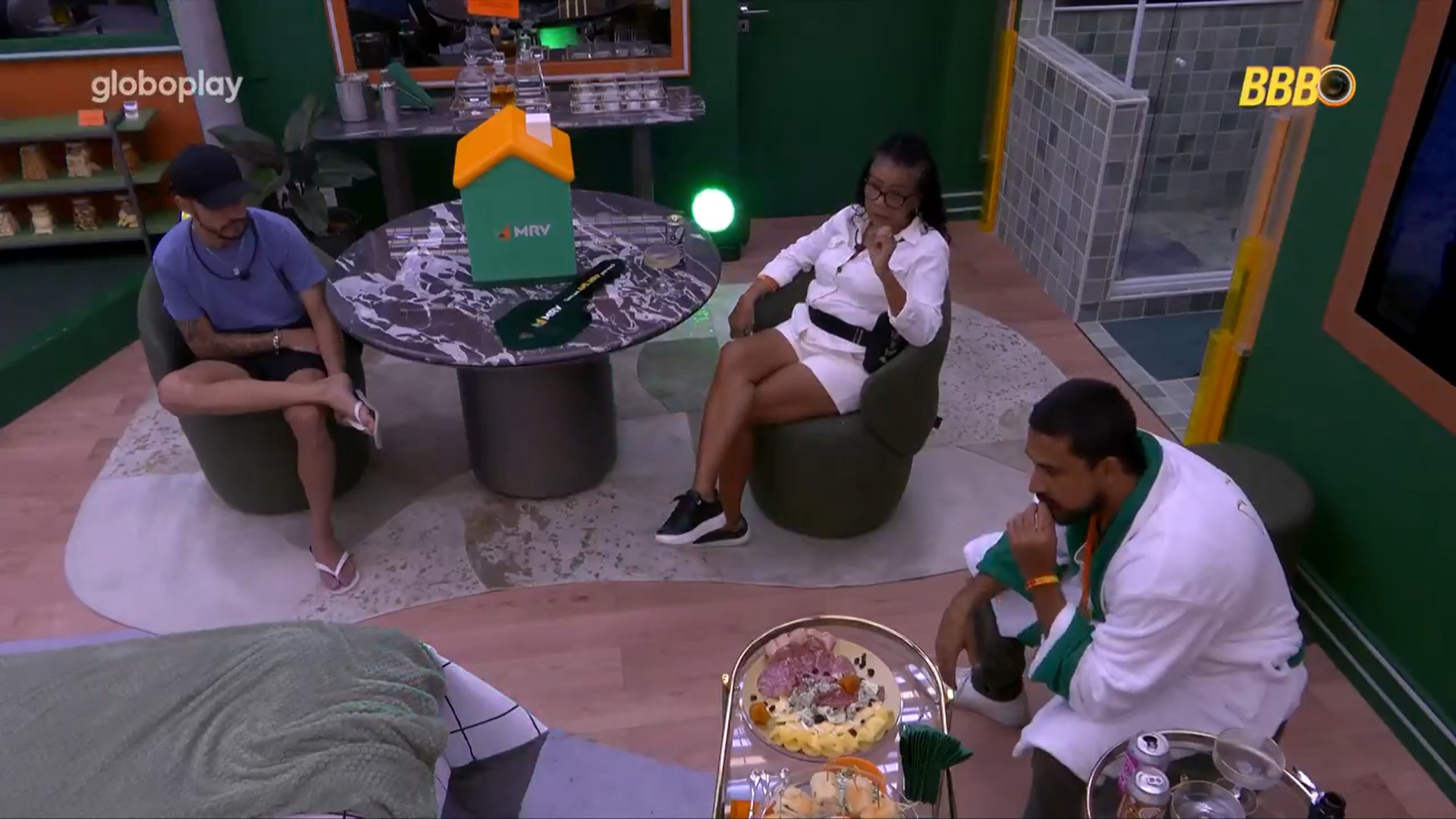 Vilma diz que Aline não serve para ter um compromisso com o filho Diogo Almeida - Reprodução / TV Globo