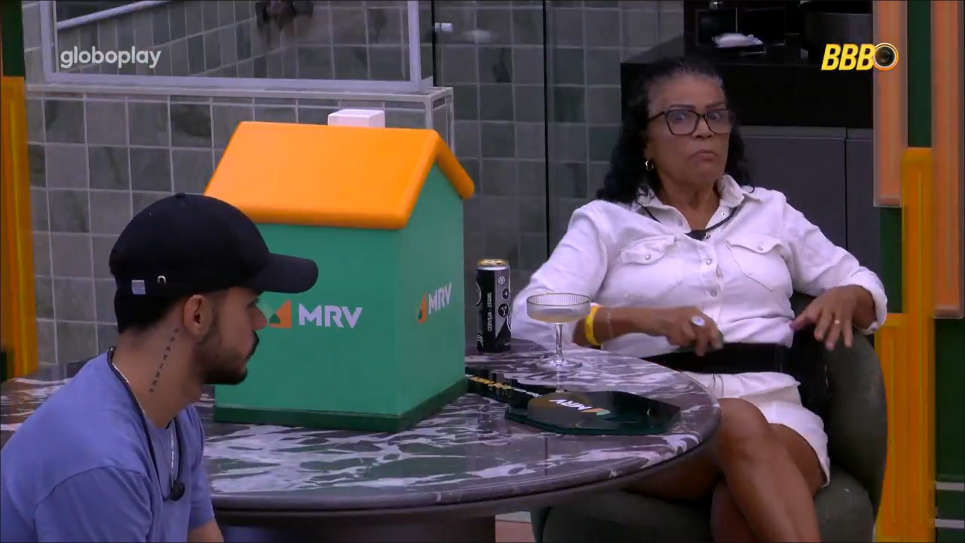 Vilma diz que Aline não serve para ter um compromisso com o filho Diogo Almeida - Reprodução / TV Globo