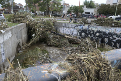 Sobe para 16 número de mortes por enchentes na Argentina 
