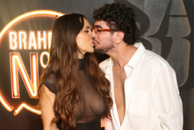 Famosos beijam muito no Desfile das Campeãs na Sapucaí