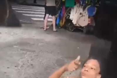 Mulher é presa após chamar agente da prefeitura de 'macaca' em Copacabana