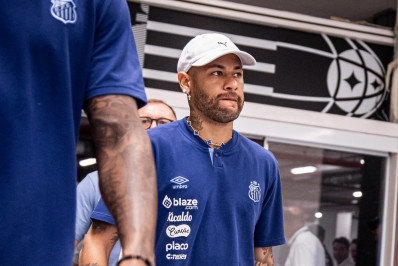 Vídeo: Neymar chorou em preleção antes de Corinthians x Santos