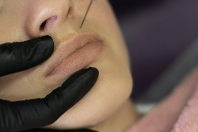 Clube de comédia proíbe entrada de espectadores com aplicações de botox