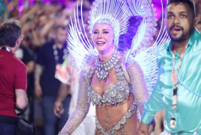 Após deixar bateria, Paolla Oliveira vira Rainha de Honra da Grande Rio