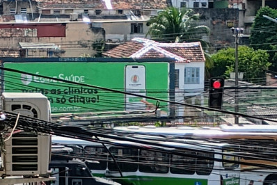 Acidente entre blindado da PM e ônibus deixa feridos em Cordovil