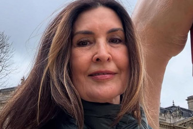 Fátima Bernardes passeia sozinha em Paris após a formatura da filha, Laura