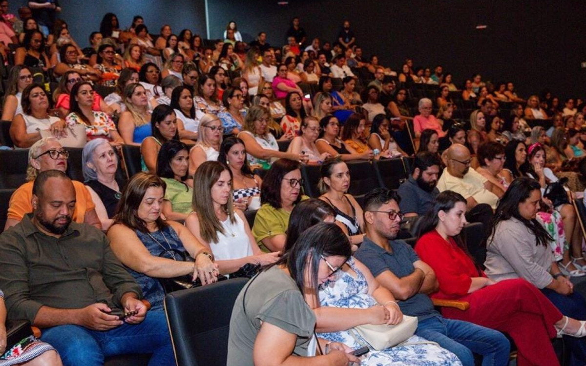 Caxias relan&ccedil;a sistema E-Duque e entrega laptops para gestores escolares - Divulga&ccedil;&atilde;o