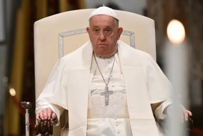 Papa Francisco respira sem oxigênio adicional por breves momentos