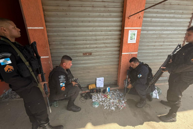 PM prende suspeito e apreende drogas e rádios transmissores em Rio das Ostras